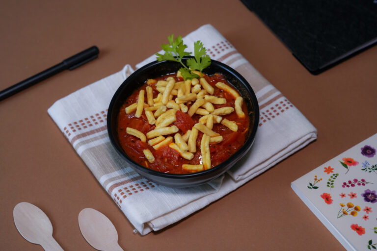 Gujarati Gathiya Tameta Sabji
